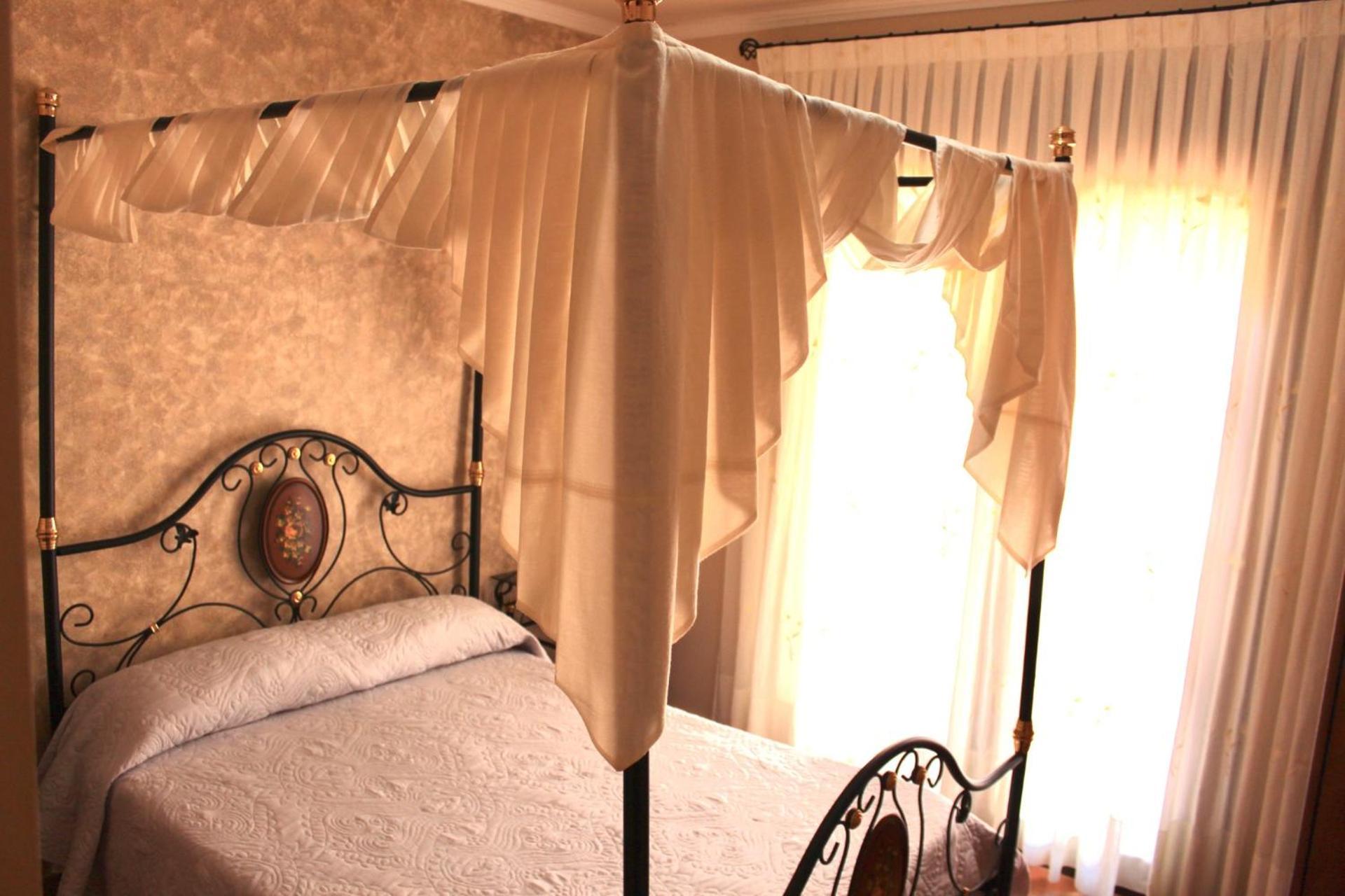 Ca L'Angels Hotel Prat de Comte Екстериор снимка