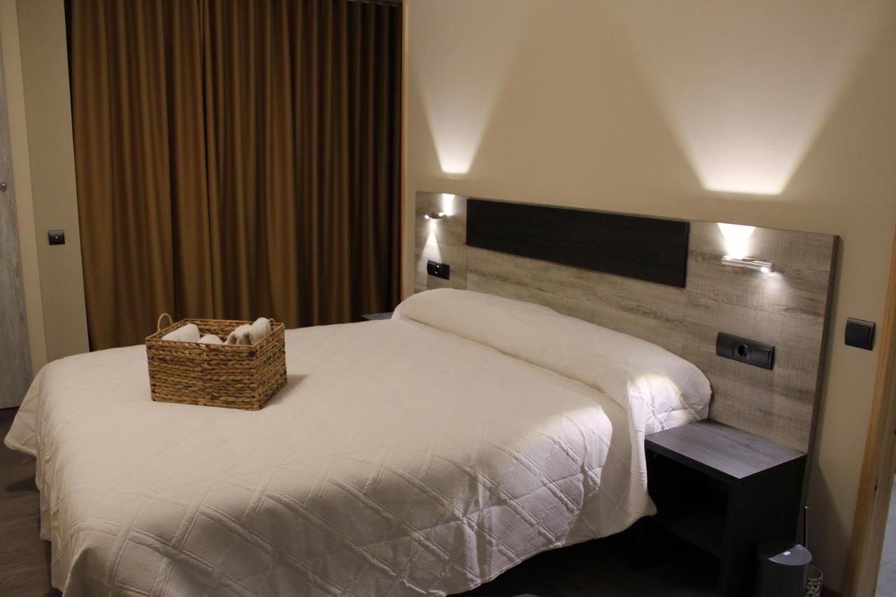 Ca L'Angels Hotel Prat de Comte Екстериор снимка